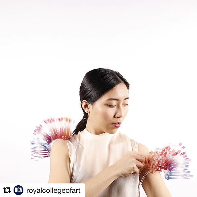 #Repost @royalcollegeofart with @get_repost
・・・
#RCA_DDWTakeover

Team Ripple – Huishan Ma, Lyle Baumgarten, Maria Apud Bell, Jonnathan Rankin, Ripple, Innovation Design Engineering (@idecourse)

Ripple is a wearable extension of the body designed fo… ift.tt/2B4MLrv