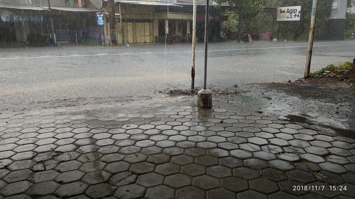 fadly4524's tweet photo. @HumasPNG ini bak kontrol yang dah tersumbat dan g bisa menampung bibit air, https://t.co/Xky8QTZ2aF