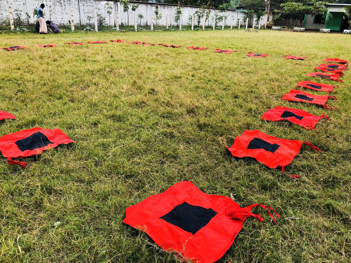 IOM TRD team in the field readying for the demonstration on cyclone signal flags with cyclone shelter committees in #Teknaf upzilla with support of #CPP #cyclonePreparedness #stablisation #BBR @3mpereira @GGigauriIOM @IOMBangladesh @rahulpanditdrr