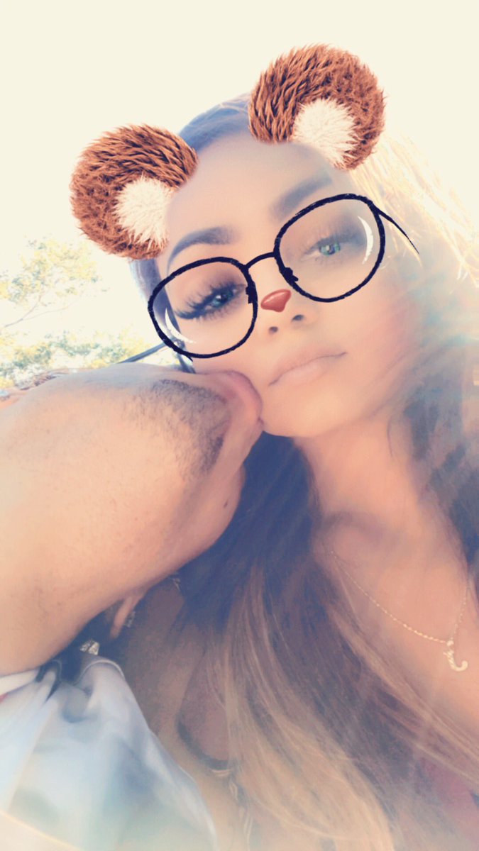 von_______'s tweet image. Us 🔒💙