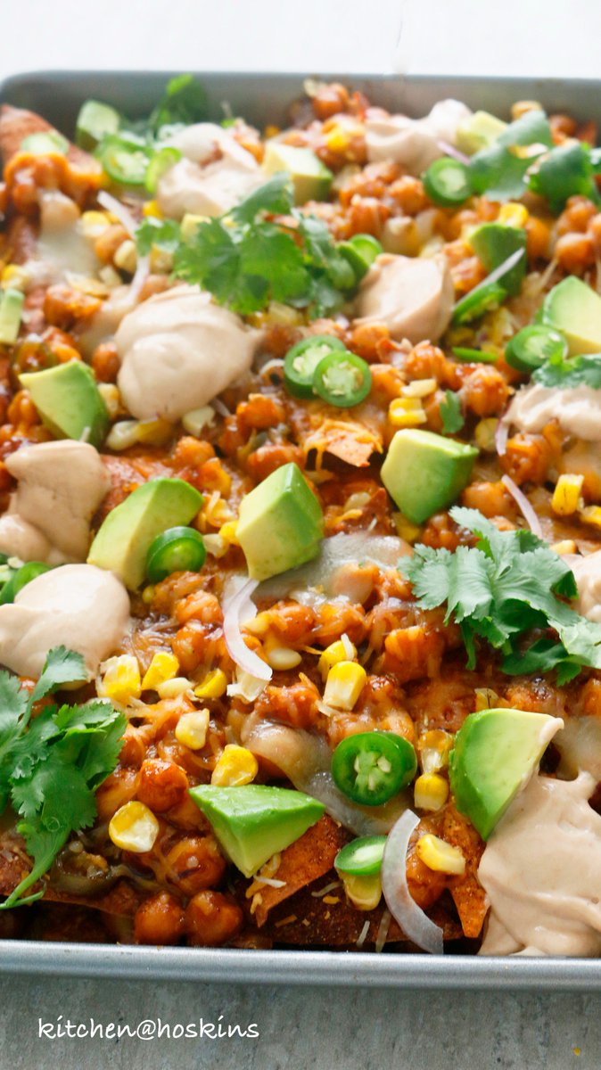athoskins's tweet photo. Loaded BBQ Chickpea Wonton Nachos
https://t.co/OwCxtTetXm 
#gamedayrecipes #vegetariannachos #gameday
#twindragon #chefyaki #twindragonwrappers #eggrolls @JSL_Foods https://t.co/qhBH5lO1Lv