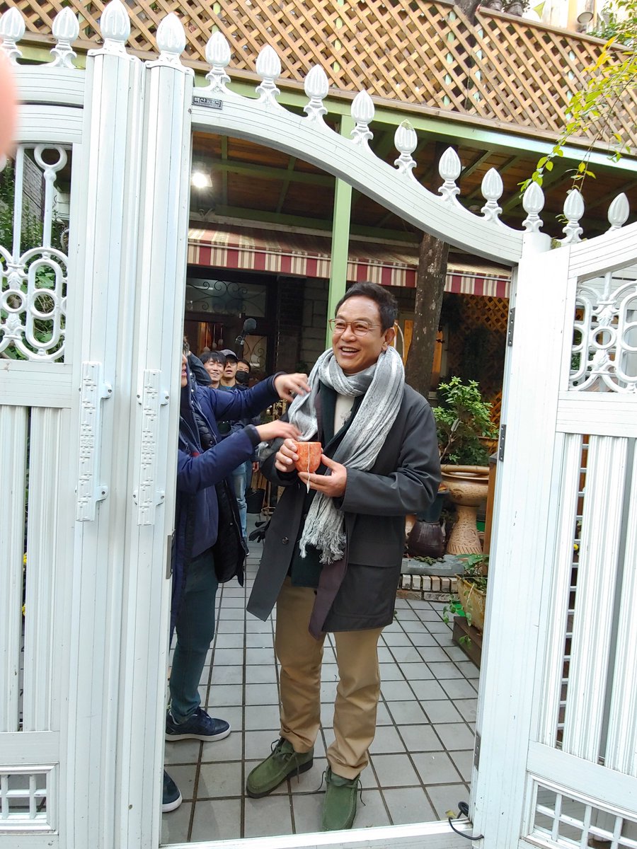 #성남시 #태평동 골목길에서 화보 찍으시는 김영철님😍
12월15일 KBS1TV '김영철의 동네한바퀴' 놓치지 마세요😎