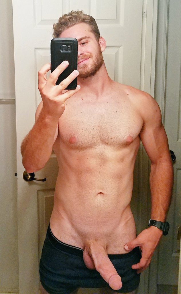 puesesonocrees's tweet photo. Ay #mispollones vaya funda chula que se ha puesto en el móvil este chico ¿no creéis?
@GayFinDom @muskeln4fun @Pollas_lefa2 @boyIT87 @new_gaywanking #tiobueno #pollon #pollazo #dick #sex #porn #mamada #nudes #vergon #polla #beardsex #beardporn https://t.co/x4Aw4CJopE