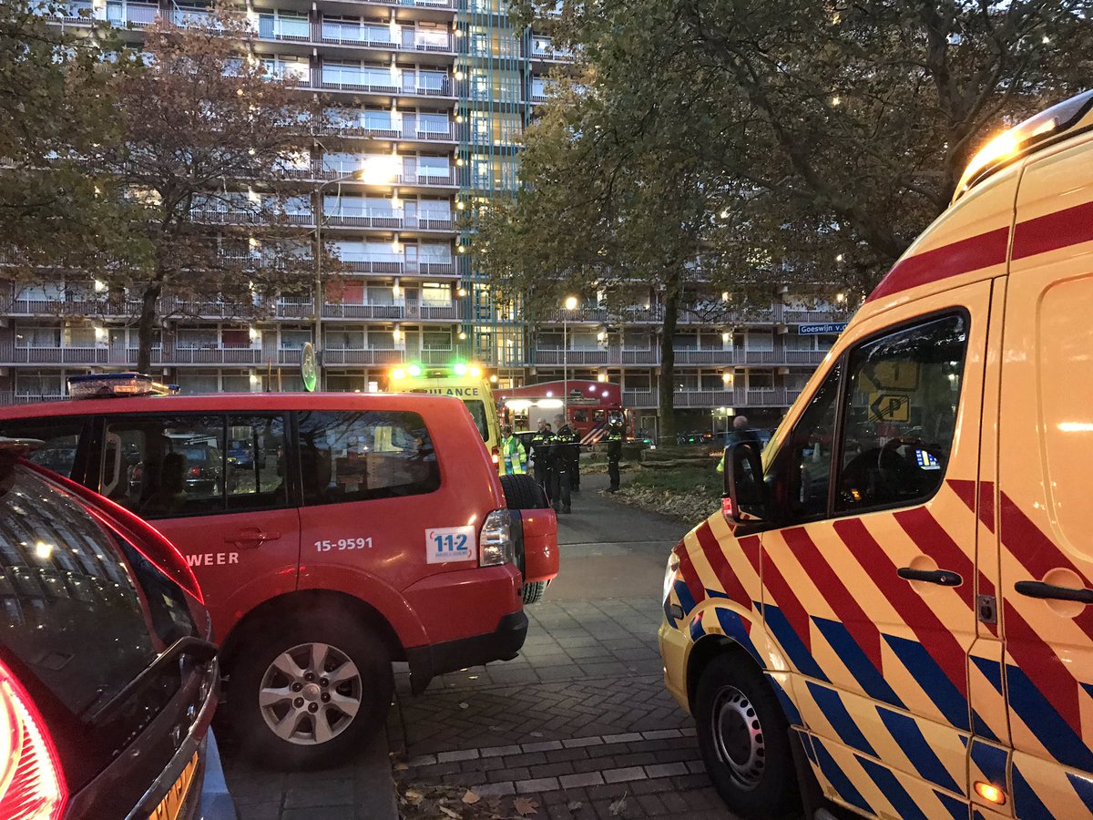 Vanochtend brand in flatgebouw in Palenstein Zoetermeer. Brandweer, politie en ambulances snel ter plaatse. Brand geblust, bewoners worden in ambulance onderzocht en geholpen. Enorm blij dat onze hulpdiensten zo snel en goed zijn.