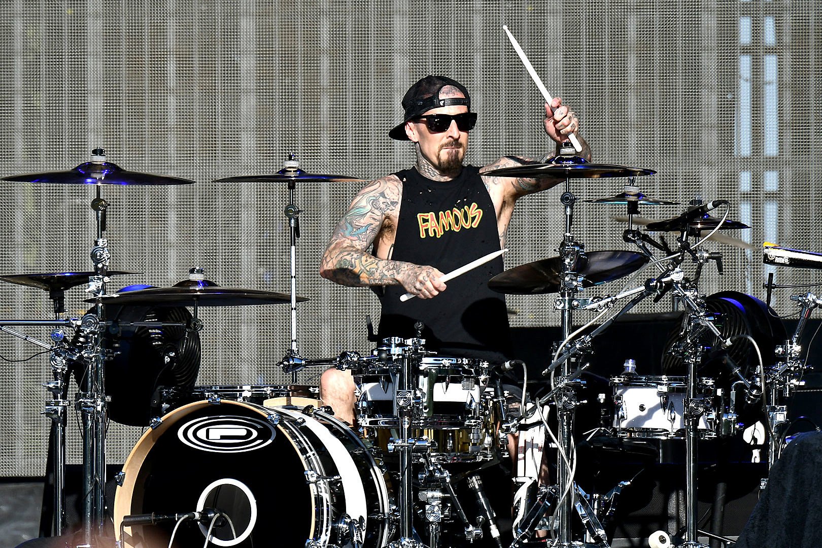 Travis Barker, Blink-182!
Happy Bday!   