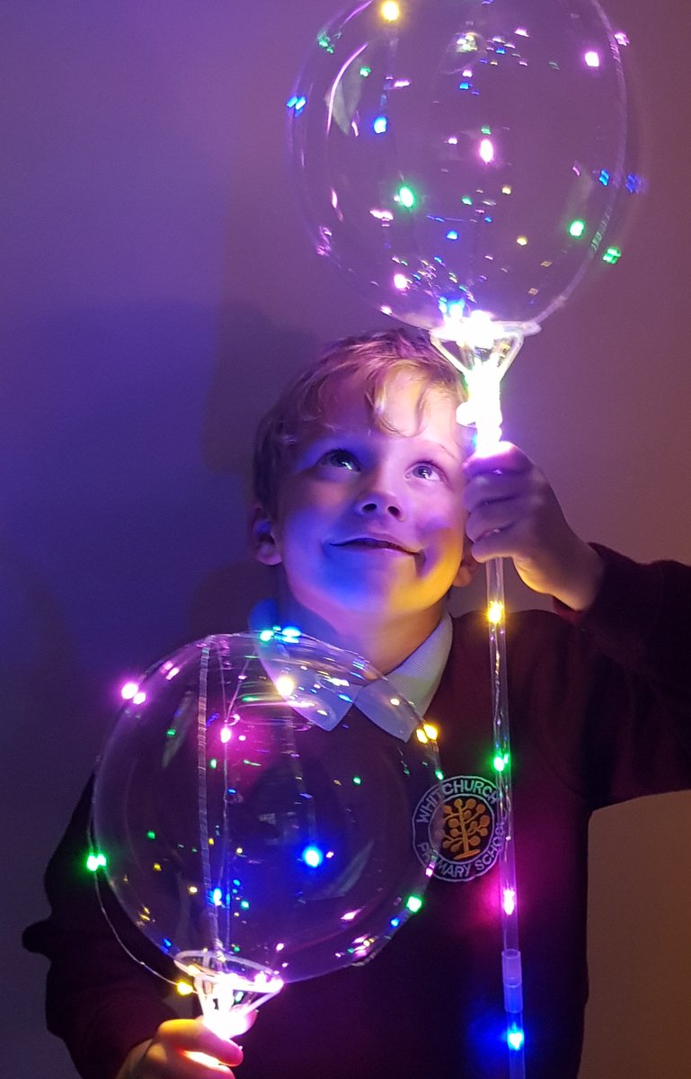 🎅🎡🎅 BO BO Balloons £5, all proceeds go to the Christmas Lights Fund.  Please only purchase from official sellers at the roundabout for the parade and at the stalls in main village. Avoid the street sellers they DO NOT contribute to event. Thankyou