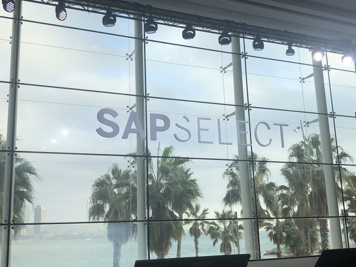 AnjSchneider's tweet image. Ready for the big opening of #SAPSelect. Great perspectives :-)