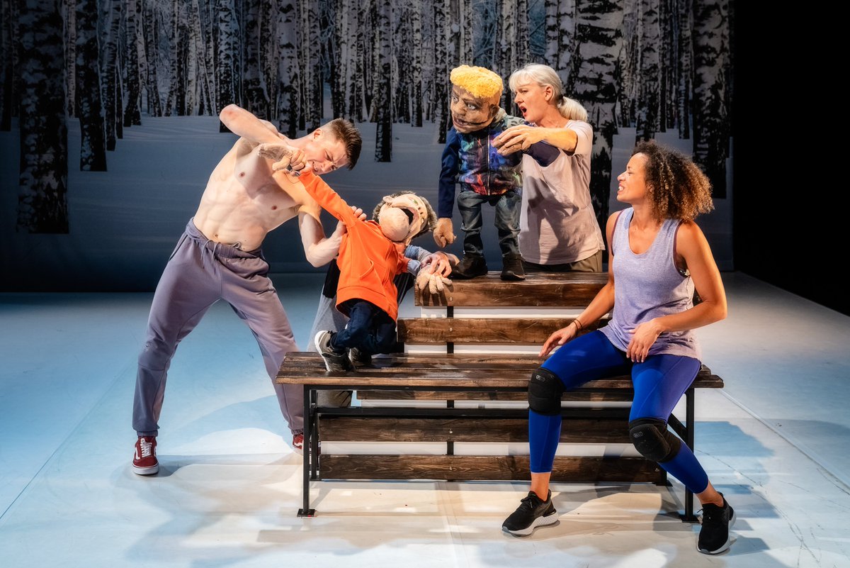 Laatste voorstellingen van Blood Kiss kun je zien in @Coolkunstencult op 15 nov
<a href="/Zaantheater/">Zaantheater</a> op 20 nov
Theater de Mythe op 21 nov
@Toneelschuur op 6 dec