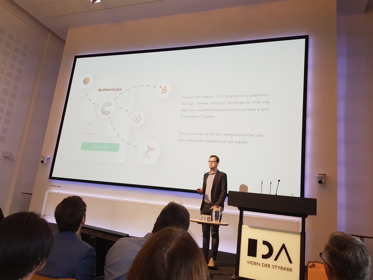 SiGe92's tweet image. @jerrong speaking at #datatalks #datadriven #datautilisation @CluedInHQ