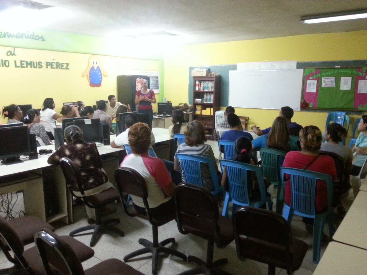 Sucre_CBITALP's tweet photo. Reunión con el Poder Popular y Consejo de Participación Social Circuital del Circuito N° 3 Super Bloques. Acompañados de la supervisora Licda. Geamarabilis Hernandez https://t.co/gNyQi7QyMr