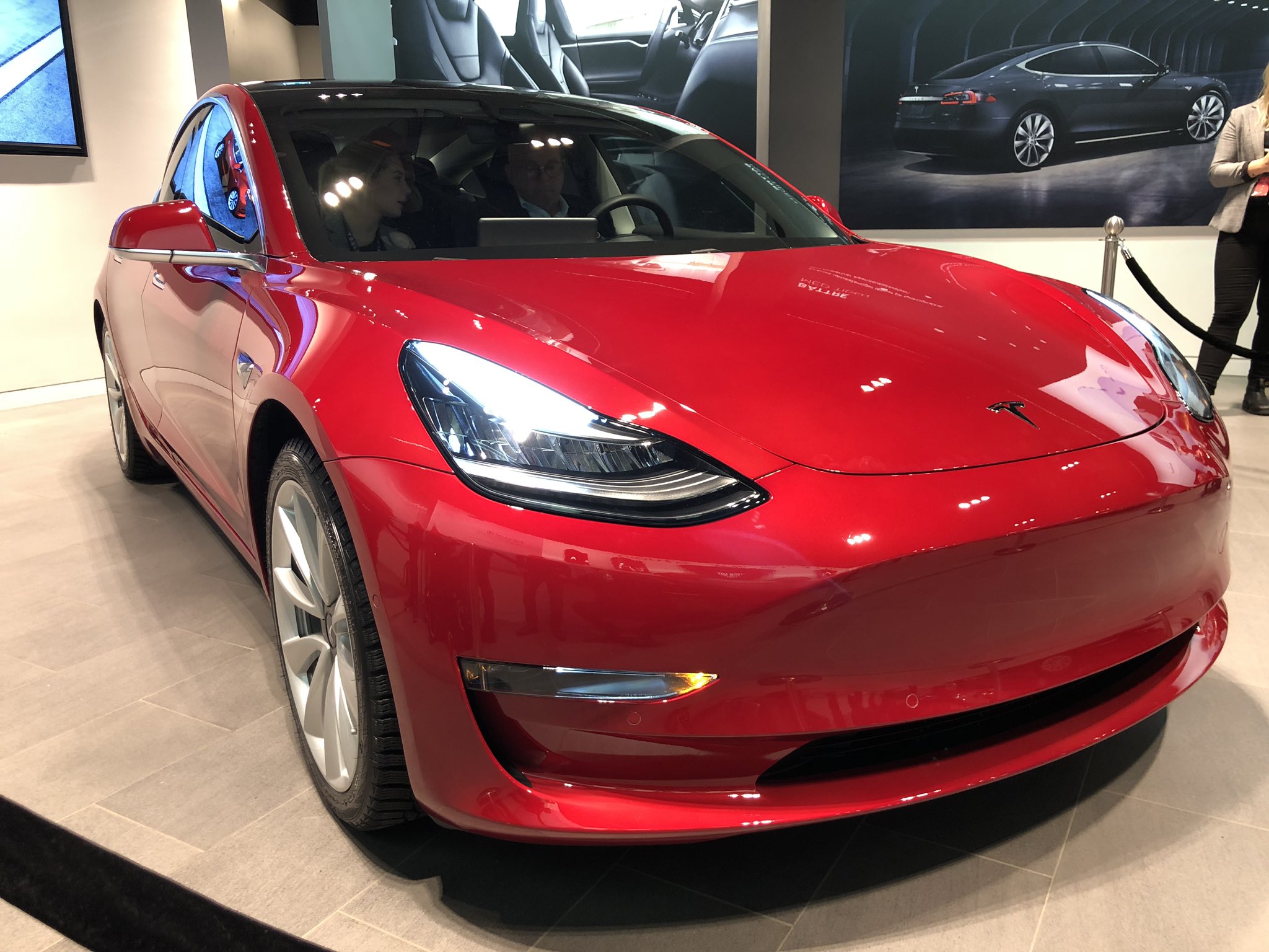 microfoon convergentie Recensie vincentyu.eth on Twitter: "Wow!! Tesla Model 3 also landed to Sweden 🇸🇪  as well !! 🌪🌪🌪🌪 🌪continue $TSLA #Tesla #Sweden #Model3" / Twitter