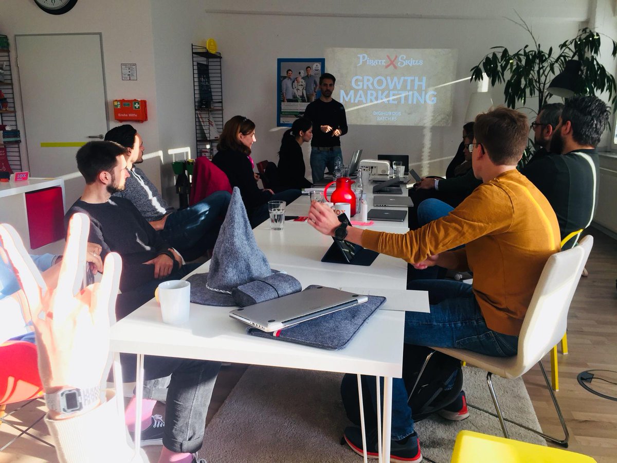 digihub_de's tweet image. Für die Ignition Teams steht heute Growth Marketing mit @bensufiani auf dem Programm! 🗣📝🤗 #IgnitionDus #growthmarketing #marketing #pirateskills #startups