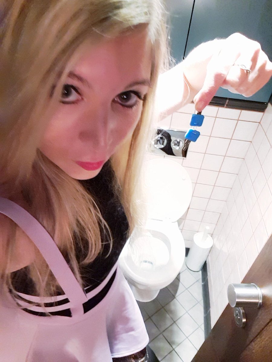 MissGSJ's tweet photo. ๐RETWEET FOR FLUSH ๐ฆ๐
Who thinks I should power flush a naughty subbies keys? ๐
Lateness & lies =
#ChastityKeyDisposal ๐คฏ https://t.co/0qt6lqb1uf