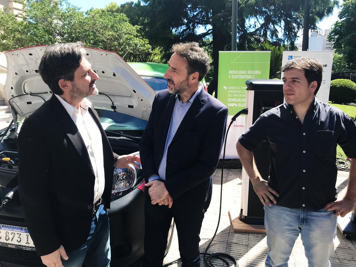 Calivillalonga's tweet photo. Ahora recorriendo la exposición de automóviles eléctricos de la primera Jornada de Movilidad Sostenible en @HCDiputadosBA . Es clave impulsar la #MovilidadSostenible en todo el territorio nacional. En un rato comienzan las exposiciones. Transición energética en marcha. https://t.co/ORBxvZIjDR