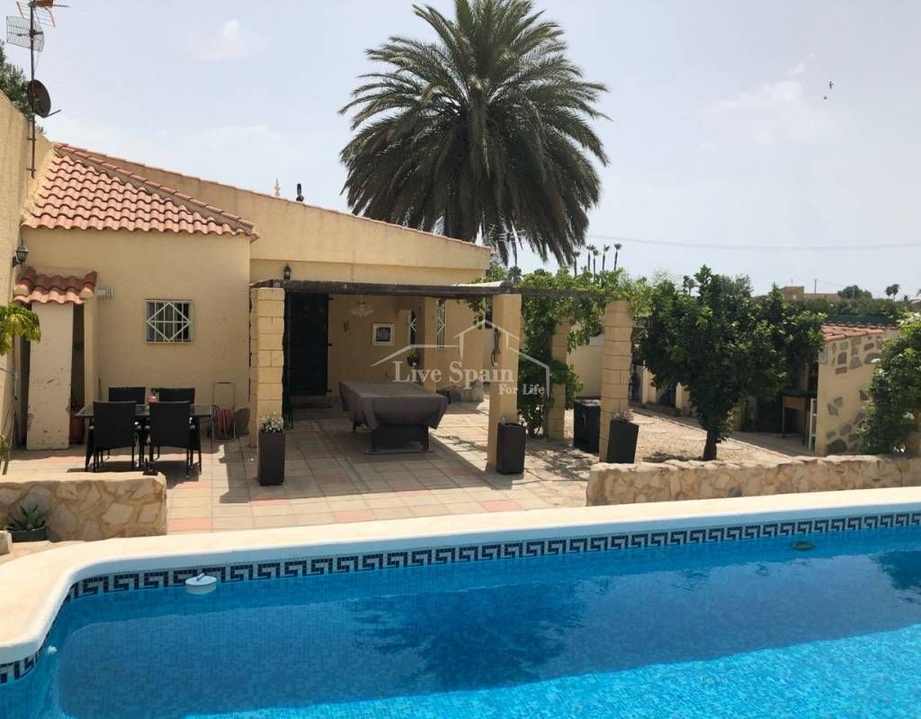 Fantastic #countryproperty with 5 beds, 2 kitchens and pool for only 249999€ buff.ly/2PvI8Qp Walk into town of  #DoloresSpain #LiveSpainforLife #LivingmySpanishDream #mydreampropertyinSpain #Bargainproperty