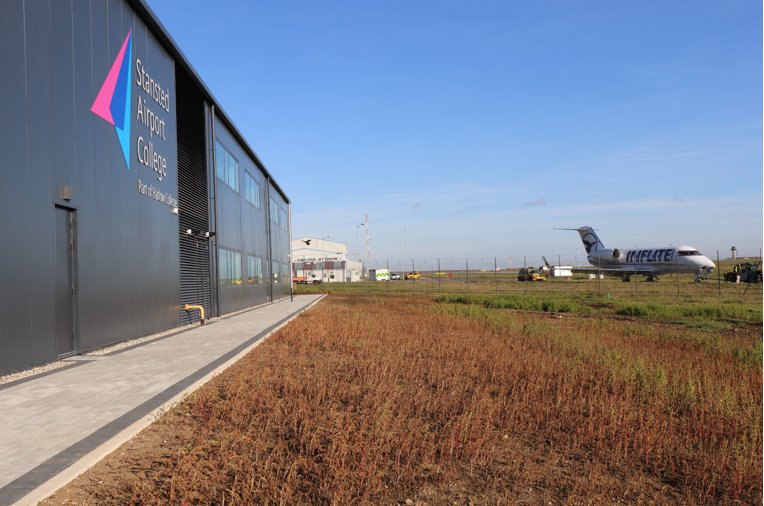 London Stansted Airport tweet media