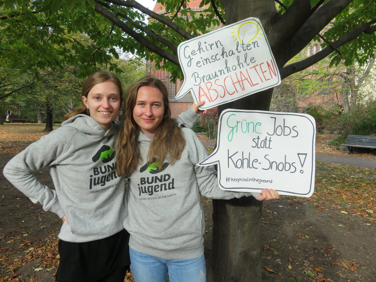 Von #Schweden bis #Australien streiken Schüler*innen für #Klimaschutz und ihre Zukunft. Am 26.11. ab 8 Uhr gibt es den ersten #climatestrike in #Berlin. Lasst an diesem Tag die Schule und die Uni sein und fordert mit uns das schnelle Ende der #Kohle vor dem BMWi. 
#fossilfree