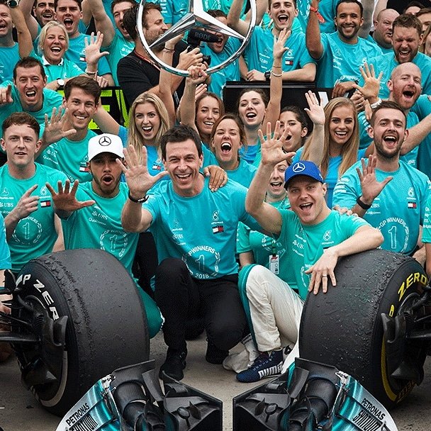 Team_LH's tweet photo. Hey #TeamLH 😁 Who's got a #HiFive for @LewisHamilton &amp; @MercedesAMGF1? 🔥🔥🔥 Our 2018 World Champions! 🏆 Take a photo of your 🖐🏽 , tag with #LHFive and you could be featured on #lewishamilton's website! 🌟🌟🌟🌟🌟 #F1 #5xWC https://t.co/IYYAKqvy16