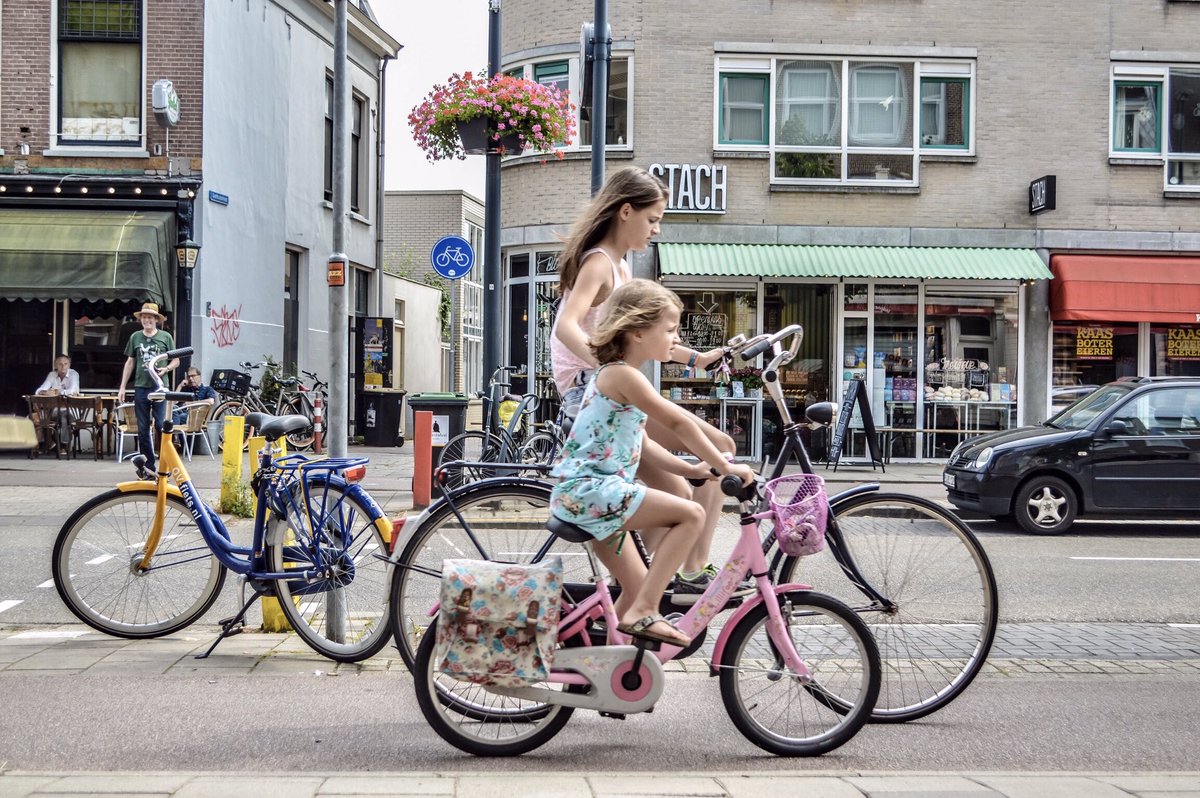 modacitylife's tweet photo. Children raised in cycling cities enjoy a higher level of freedom, independence, and connectivity to their community.

And navigating their cities as children makes them better prepared to navigate the world as adults.

Our interview with @ChildInTheCity1: https://t.co/63NEKORFno https://t.co/kyflZcXuLZ