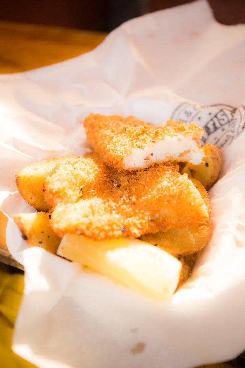 LunchtimeMarket's tweet image. Sometimes it's modest looking things that end up tasting the best like the classic panko crusted haddock with seaweed salted chips from @Say_Fish
Don't just take our word for it, Dave and his team are popping up at @EastPointDublin @WaterwayICentre &amp;amp; Spencer Dock from 11:30 today