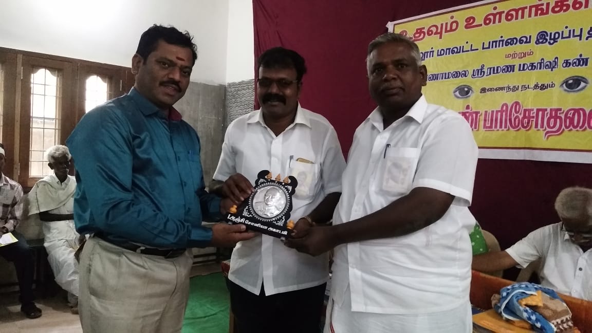 CSSARAVANAN8's tweet photo. வே லூர் மாவட்டம் திருப்பத்தூர் உதவு உள்ளங்கள் திரு.ரமே ஷ்க்கு  தே.மு.தி.க.மாவட்ட பாெ ரு ளாளர் ஐ.ஆஞ்சி.மாவட்ட கழக துனை செ ய லாளர் C.S.சரவணன் அவர்கள் விருதை  வழங்கும் பாே து ஒரு நிகழ்வு https://t.co/X8oErpTpoL