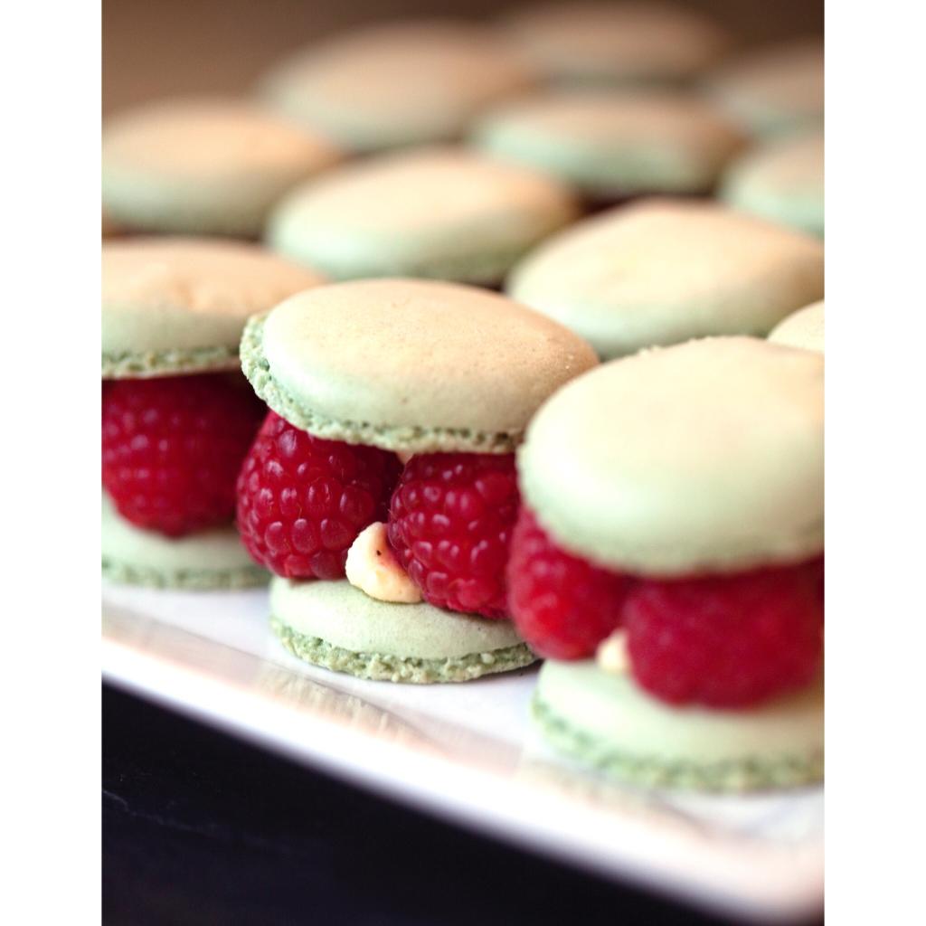 Envie de quelque chose de sucré? Que diriez-vous de quelques macarons à la framboise de notre buffet pâtisseries? #hyattpariscdg

Fancy something sweet ? How about some raspberry macarons from our Pastry Buffet ? #hyattpariscdg
