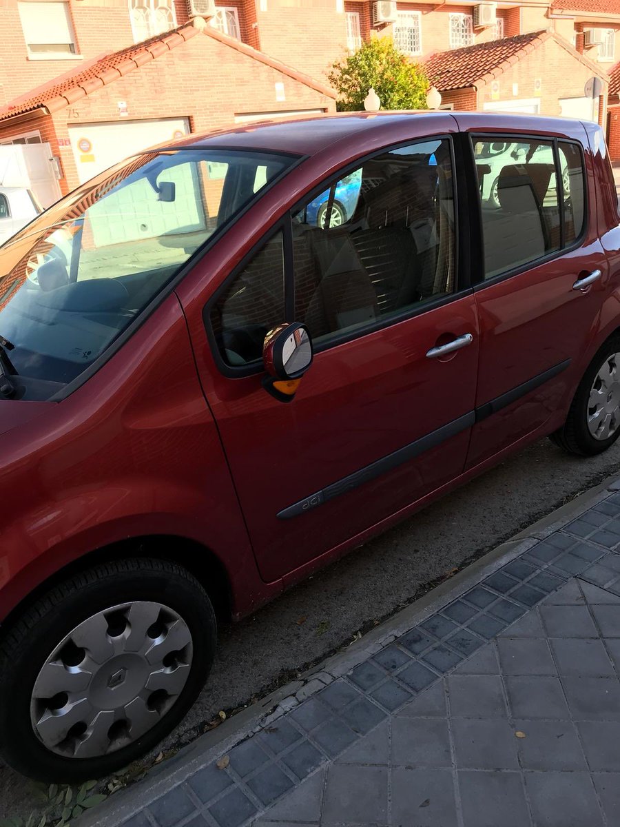 Reeb_Psicotic's tweet photo. @Policia_VLDMORO @Adif_es Llevamos en la zona de la estación 2 semanas sucediendo esto, suele coincidir con la salida del instituto Neil Amstrong, sobre las 14:30... Esto no puede convertirse en un juego, estos daños cuestan dinero... Agradecería presencia zona C/G.Canaria y Lanzarote para evitarlo. https://t.co/voUiFudz1N