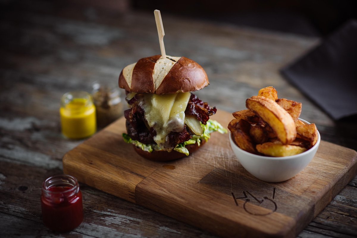 It may be the festive season, and we may have a festive menu, but we still have our staples. The Wagyu Wrap, the Wagyu Burger and of course the Wagyu Steak will always be there. hwgrill.co.uk #Stirling