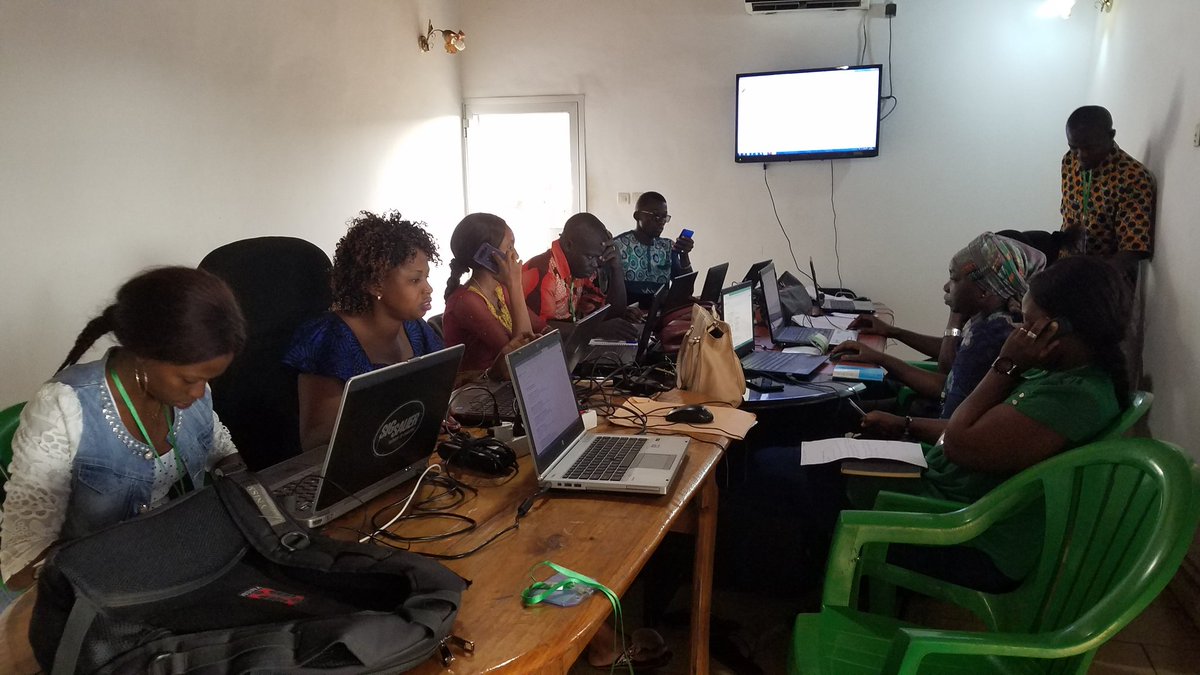 ismaeldiarria's tweet photo. Deuxième journée de renforcement de capacités des superviseurs de @GeoSynapse dans le cadre de la mise en oeuvre du projet #2City. Retour sur la première journée avec l'explicitation des incompris.
#MappingMyHome
#Map4Gn
#2CityGuinea https://t.co/vNa0vVDIEL