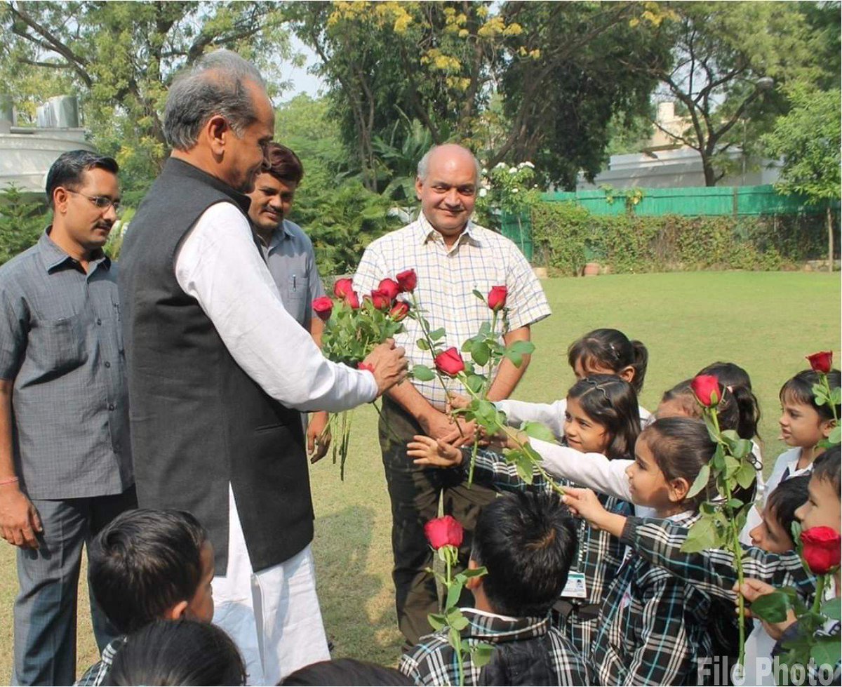 ashokgehlot51's tweet photo. On #WorldChildrensDay, let us pledge to give a smile on every #Child's face and that comes when they are well taken care of and are given every chance to grow up healthy and happy. May this World become a place where kids feel safe and can realise their dreams.
#HappyChildrensDay https://t.co/whUqBpF5OS