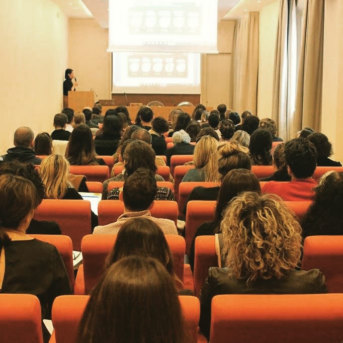 UnindustriaRE's tweet photo. Sala gremita di comunicatori delle nostre imprese questa mattina per il workshop del #ClubDigitale dedicato a #Instagrammarketing. Ilaria Barbotti di Digital PR Atelier ne spiega le potenzialità per la promozione e la comunicazione di un brand. https://t.co/v6URPSfhEt