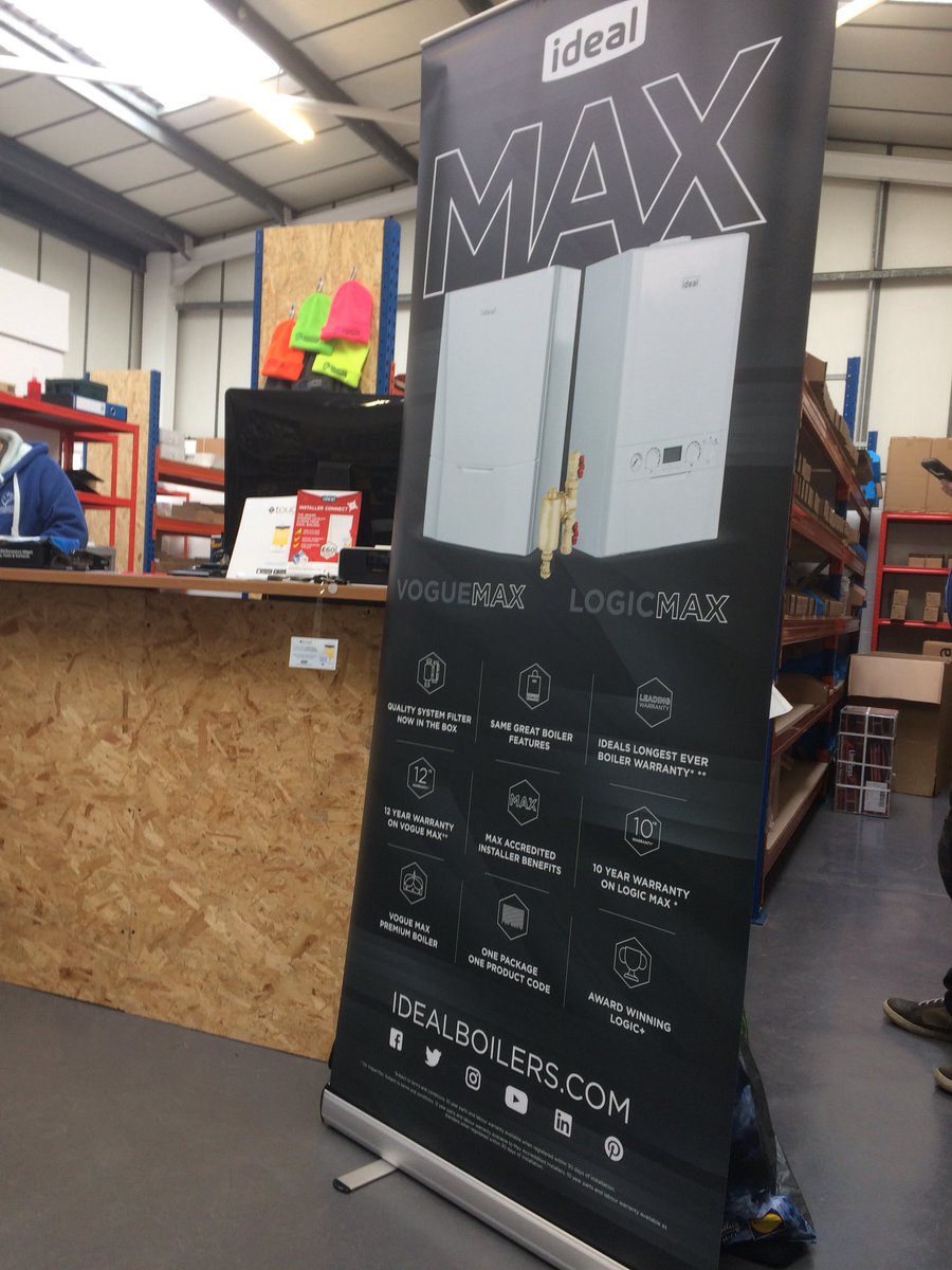 Ideal_NardiaJ's tweet photo. Down with @SmarterNhampton today! #maxtalk #ideallove come down and have a chat with me while you grab a slice of pizza 🍕 https://t.co/hDS8k7SUJh