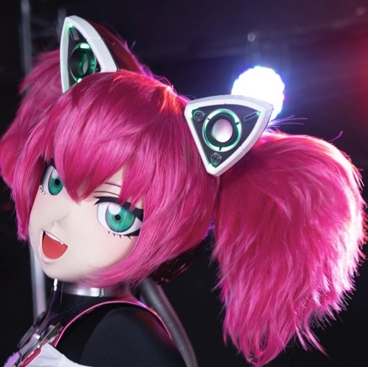 Casys_SMI's tweet photo. NMアンプリファイヤーver.1
メインユニットから送られてきた言語データを音声信号に変換・増幅して皆に聞こえるようにする装置。猫の耳のような形をしてるでしょ。声はここから出てるの。口が動かないのは本体はこっちで口は飾りのためなのよ。 https://t.co/7UD8OAjLhU