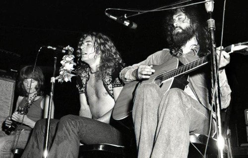 crockpics's tweet photo. Led Zeppelin in Honolulu, 1971. Photo By Robert Knight. https://t.co/pt2g86czZI