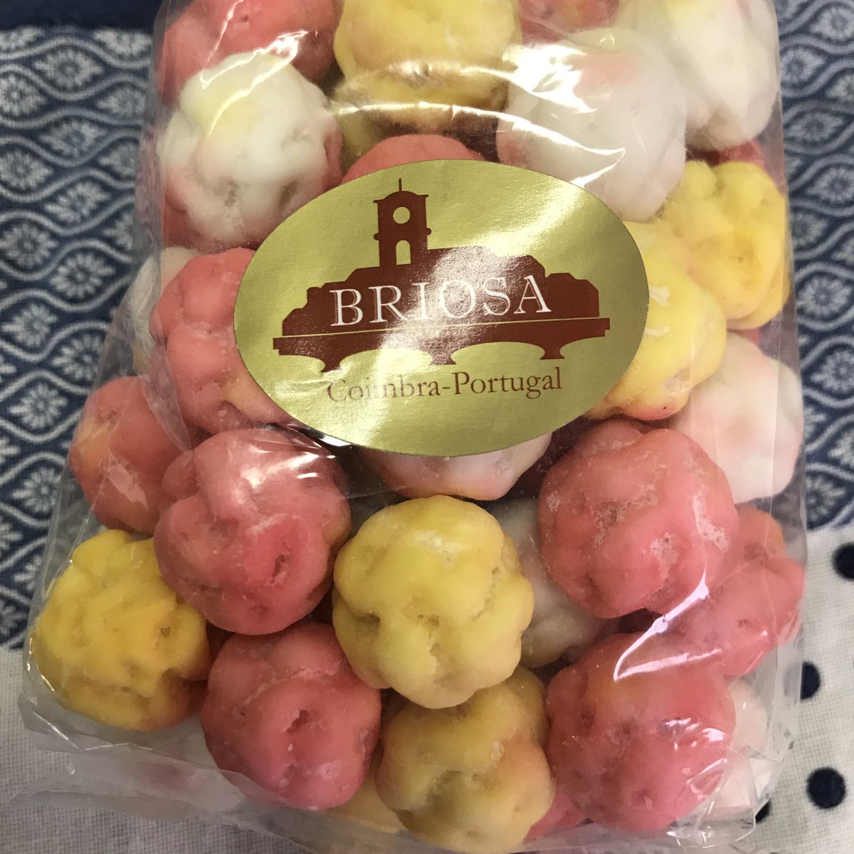 コクモッツ على تويتر この前もらったポルトガル土産 金平糖の元 になったお菓子で 直径1 5センチくらいの大きさで 日本 の金平糖みたいに固くなくて 口に入れると粉砂糖がサラサラと溶けるようなお菓子だった 鯉八さんの手に似合いそう シバハマラジオ コクモッツ على تويتر この前もらったポルトガル土産 金平糖の元 になったお菓子で 直径1 5センチくらいの大きさで 日本 の金平糖みたいに固くなくて 口に入れると粉砂糖がサラサラと溶けるようなお菓子だった 鯉八さんの手に似合いそう シバハマラジオ