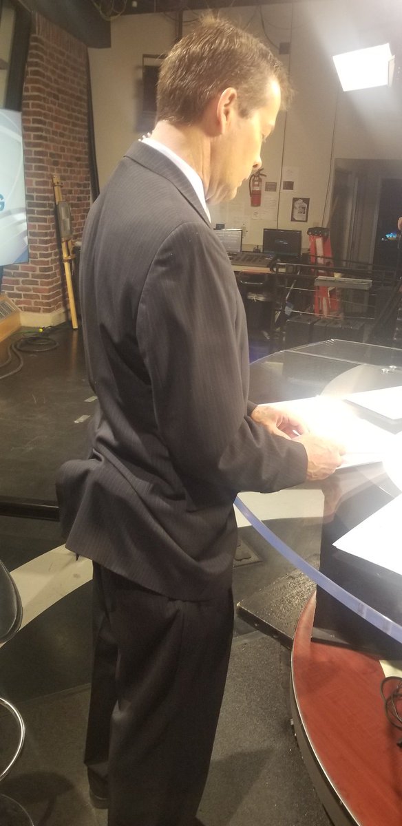 KUTVMary's tweet image. Starting his Wednesday with some funky junk in his trunk! @KUTVRon #2NewsAM #anchorproblems