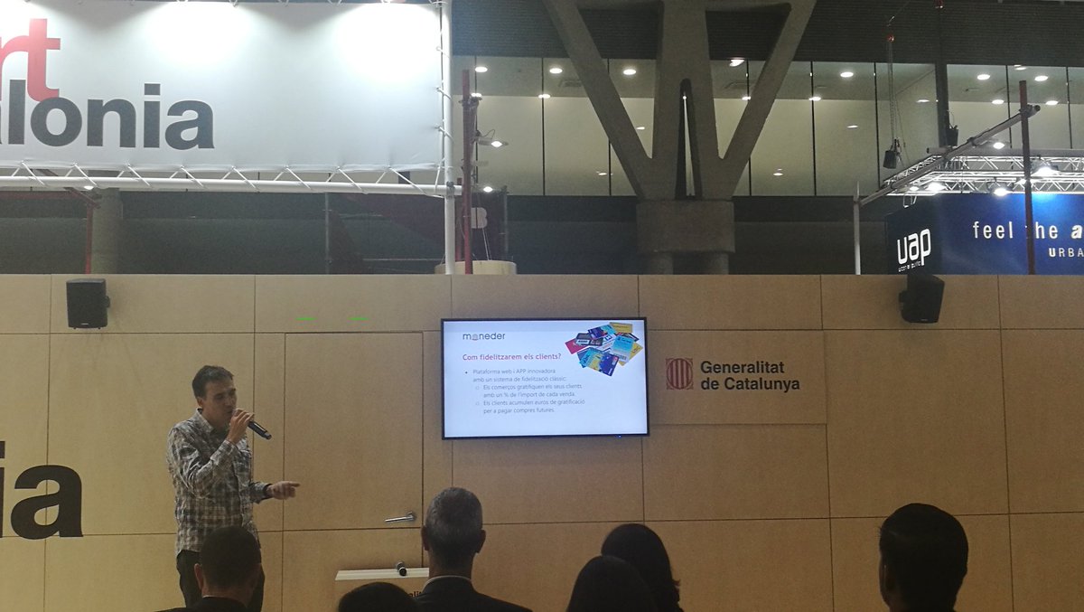 RosaParadell's tweet image. Torn de  de #swaypp guanyadors del 1r premi del  #SmartCATChallenge i de #moneder.cat el 2n premi
Felicitats de nou noi@s! #SmartCatalonia @tic @i2CAT