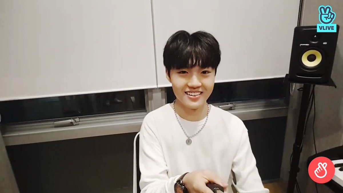 YGFutureBoys's tweet photo. [V LIVE] YG Treasure Relay V Live - Kim Doyoung

"Firstly, please anticipate Doyoung on Friday!!!"

#YG보석함 #YG_TREASURE_BOX https://t.co/ph1pBJrITS