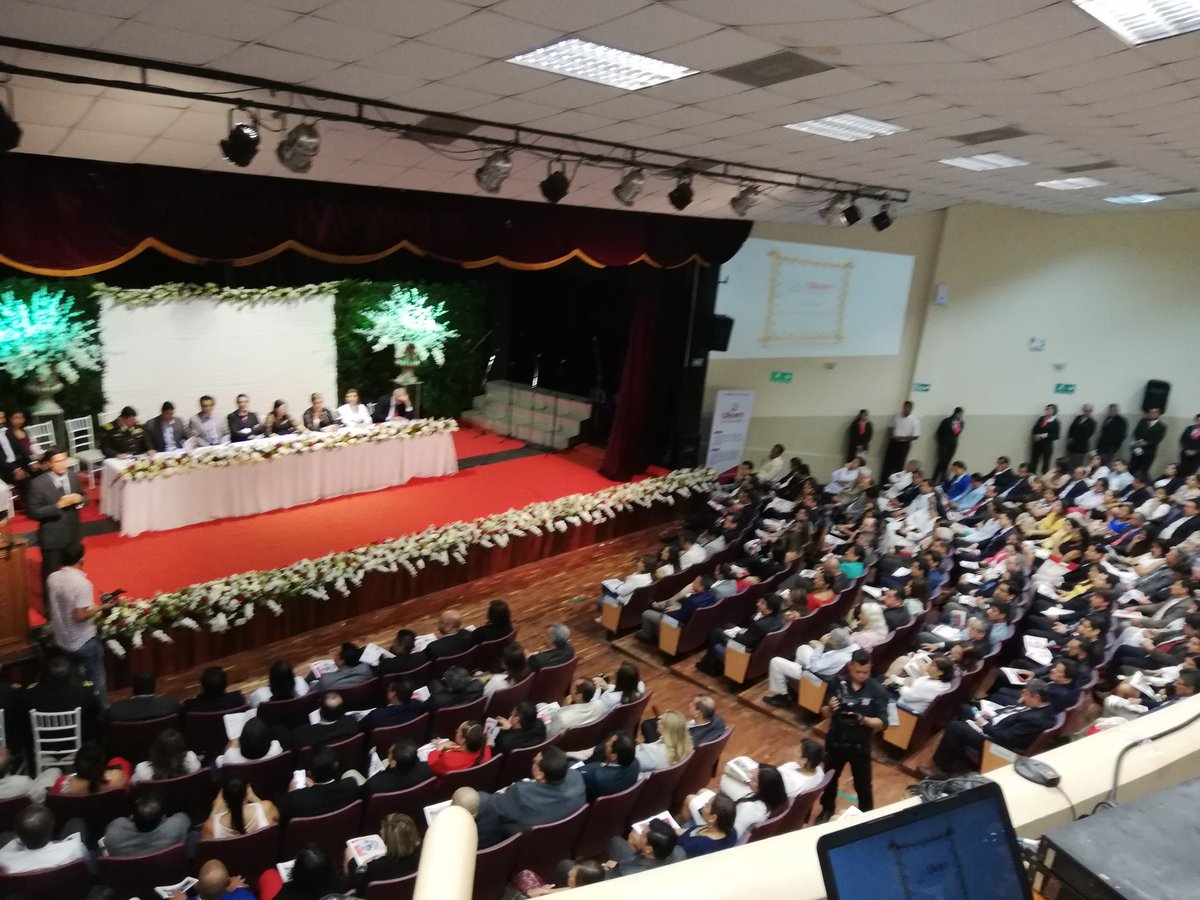 xaviervalenciaz's tweet photo. En representación del Secretario de Educación Superior @xadrianbonilla asistimos a la sesión solemne por los 33 años de vida institucional de @UleamEcuador #SomosUleam https://t.co/Ybk6EXpRxt