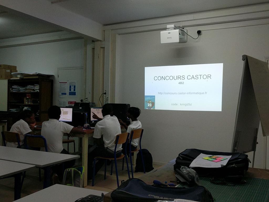 daventura972's tweet image. Le collège Constant Le Ray @ray_college de l&apos;@acmartinique participe au  #concourscastor en cours de #technologiecollege. Un moyen de faire découvrir à nos élèves l&apos;#informatique et les #sciencesdunumerique