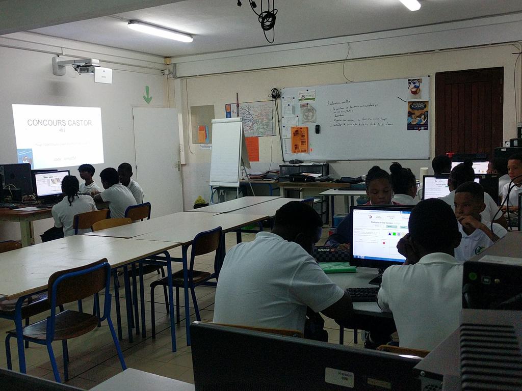 daventura972's tweet image. Le collège Constant Le Ray @ray_college de l&apos;@acmartinique participe au  #concourscastor en cours de #technologiecollege. Un moyen de faire découvrir à nos élèves l&apos;#informatique et les #sciencesdunumerique