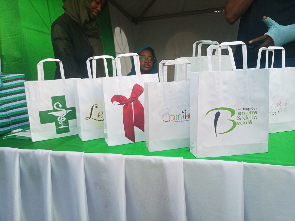 mariamnaf's tweet photo. Stand #EmballPaper by @DijaSidibe aux journées du bien-être et de la beauté !
Des sacs en papier fait à la main pour la protection de l'environnement. https://t.co/T1mCH4o69E