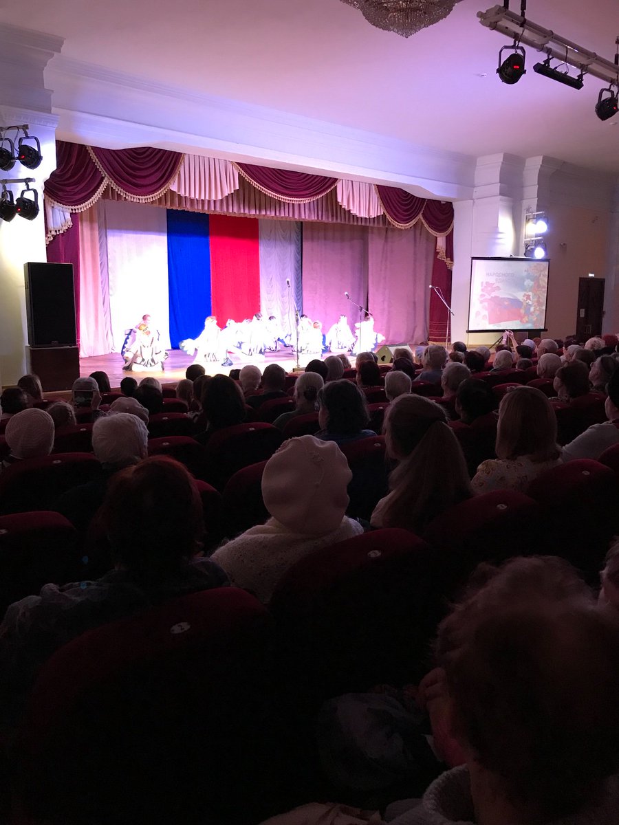 osmnadezda2's tweet photo. 2.11.18 В Промышленном районе, в ДК Победа, состоялся праздничный концерт к Дню Народного Единства! Замечательно коллективы пели и плясали! Зал был полон, дружно аплодировали! @promadm https://t.co/ZOTvqKKrf4