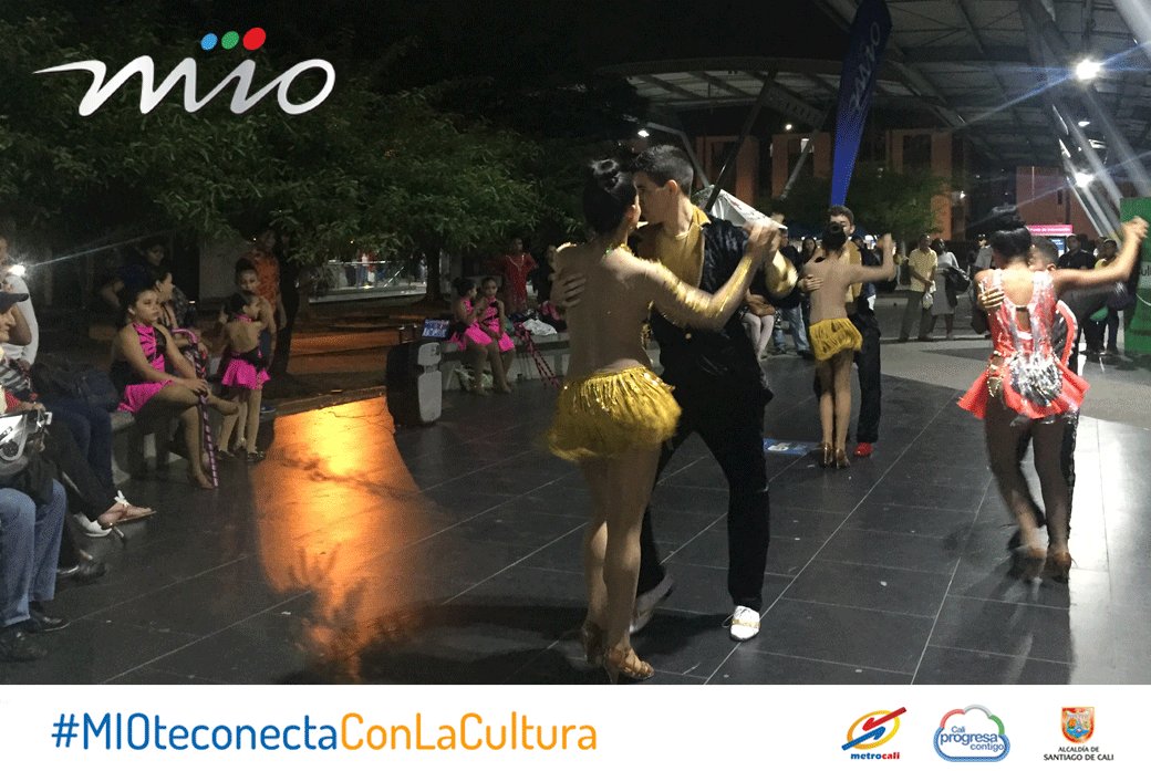METROCALI's tweet photo. 💃El 19 de octubre tuvimos a los niños y jóvenes de la Academia de Baile #DescargaSalsera en la terminal Menga, mostrando su talento a nuestros #UsuariosMIO en un espectacular show al caer la tarde. HOY no te pierdas a la escuela #SalsaNova en terminal Calipso a las 5 p.m. 🚌 https://t.co/2ZNX1I3da2