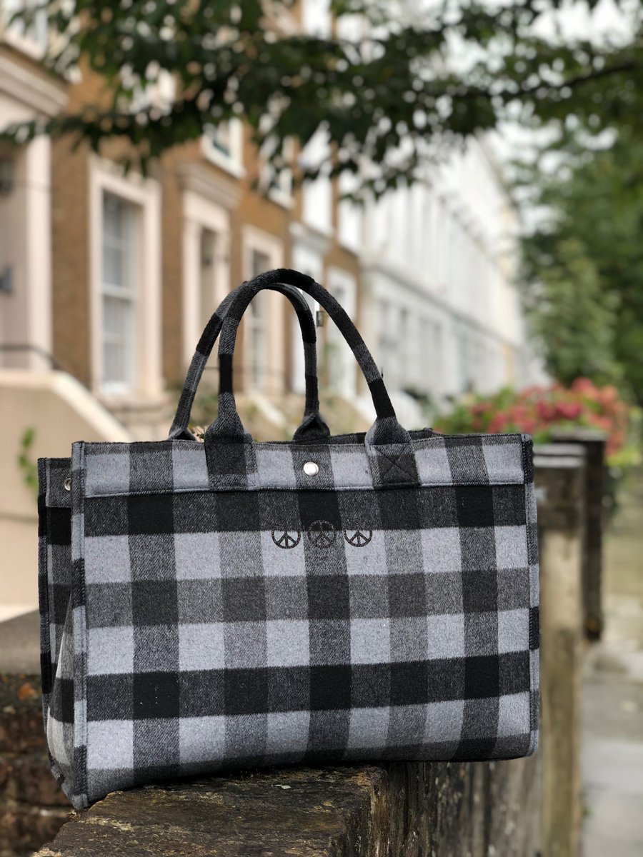 Whoot! A GIVEAWAY for our Signature East West Bag in Grey Plaid! Enter here: bit.ly/2JALEmj Winner will be picked Saturday! #giveaway #GiveawayAlert #GiveawayFriday @GiveawayPromote