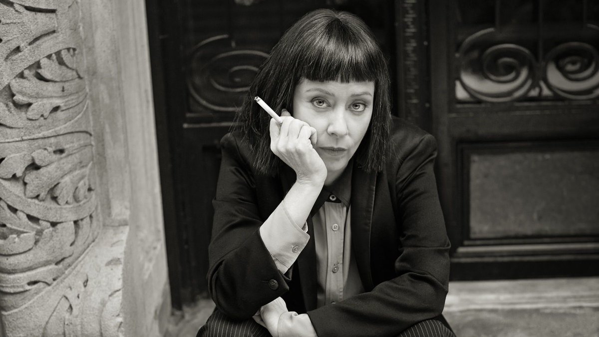 SUZANNE VEGA DrA5XQsXcAAtINg