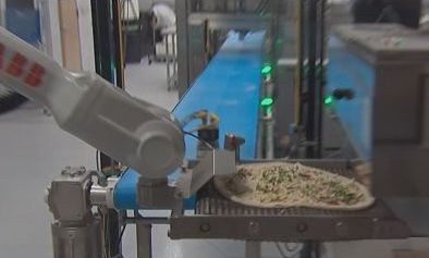 CNBC's tweet image. Robot pizza maker reportedly takes a $375 million investment from SoftBank. cnb.cx/2DhNbgy