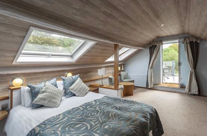 Why not treat that special someone to a stay in our gorgeous sail loft suite as a Christmas gift? 

Offering stunning views across Lake Windermere our nautically themed Suite has its own private terrace!

for more details visit our website: bit.ly/2Pty7yQ