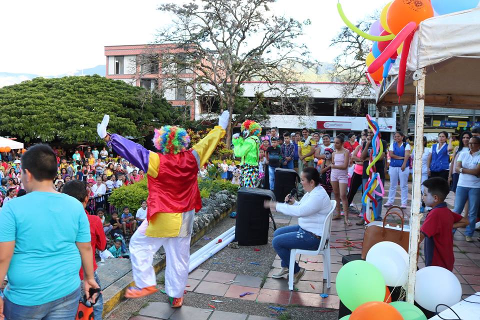 Agradecemos a todos los Padres de Familia, a los niños y niñas que participaron de la celebración del día del Niño que realizo la Administración Municipal en el parque los Fundadores, ver la alegría de nuestros Niños nos alegra y nos fortalece para seguir trabajando por la Niñez