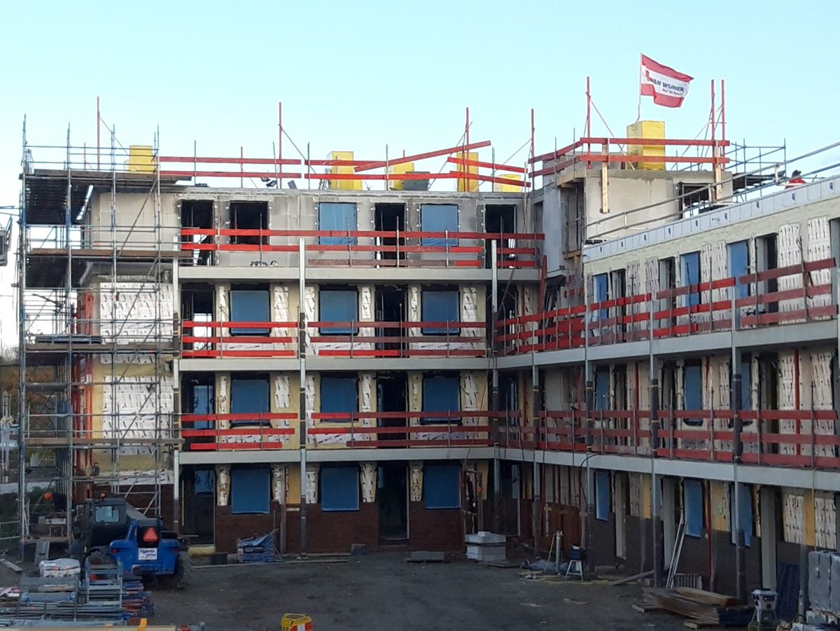 SanderBekkema's tweet photo. Vandaag hoogste punt appartementengebouw Nieuw Veilingterrein voor #woningstichtinglangedijk door @VanWijnenGroep in Noord Scharwoude. Volledig gasloos. https://t.co/yzAc9cbbq4